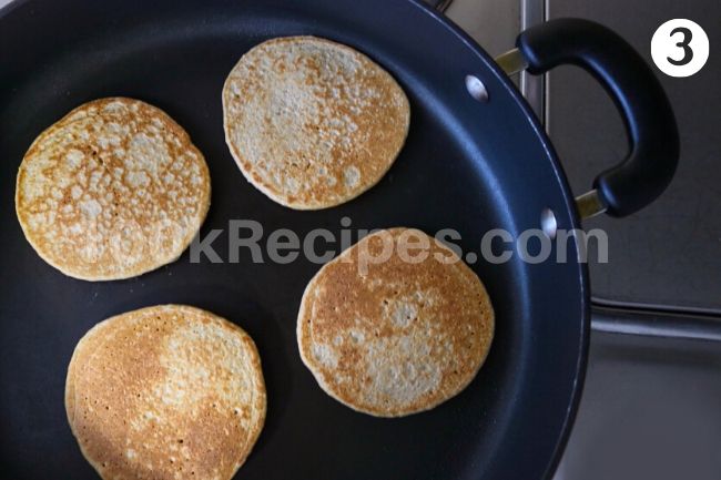 FLOURLESS PANCAKES