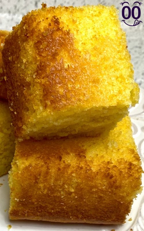 How To Make Moist Cornbread {Never Dry and So Easy to Make!}