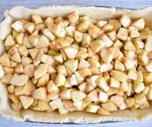 Easy Apple Slab Pie Recipe - 100K Recipes