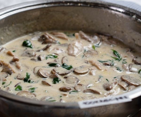 CHICKEN AND SPINACH IN CREAMY MUSHROOM SAUCE