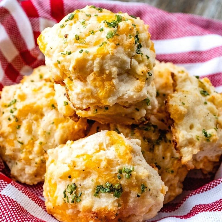 Quick & Easy Cheese-Garlic Biscuits Recipe - 100kRecipes